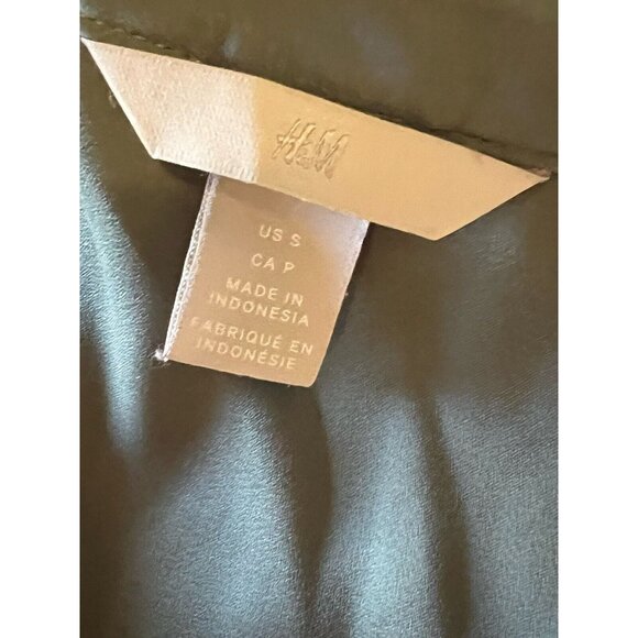 HM Dress Women’s Size Small Sage Green Short V Neck Elastic Waist Silky Feel - Picture 3 of 16